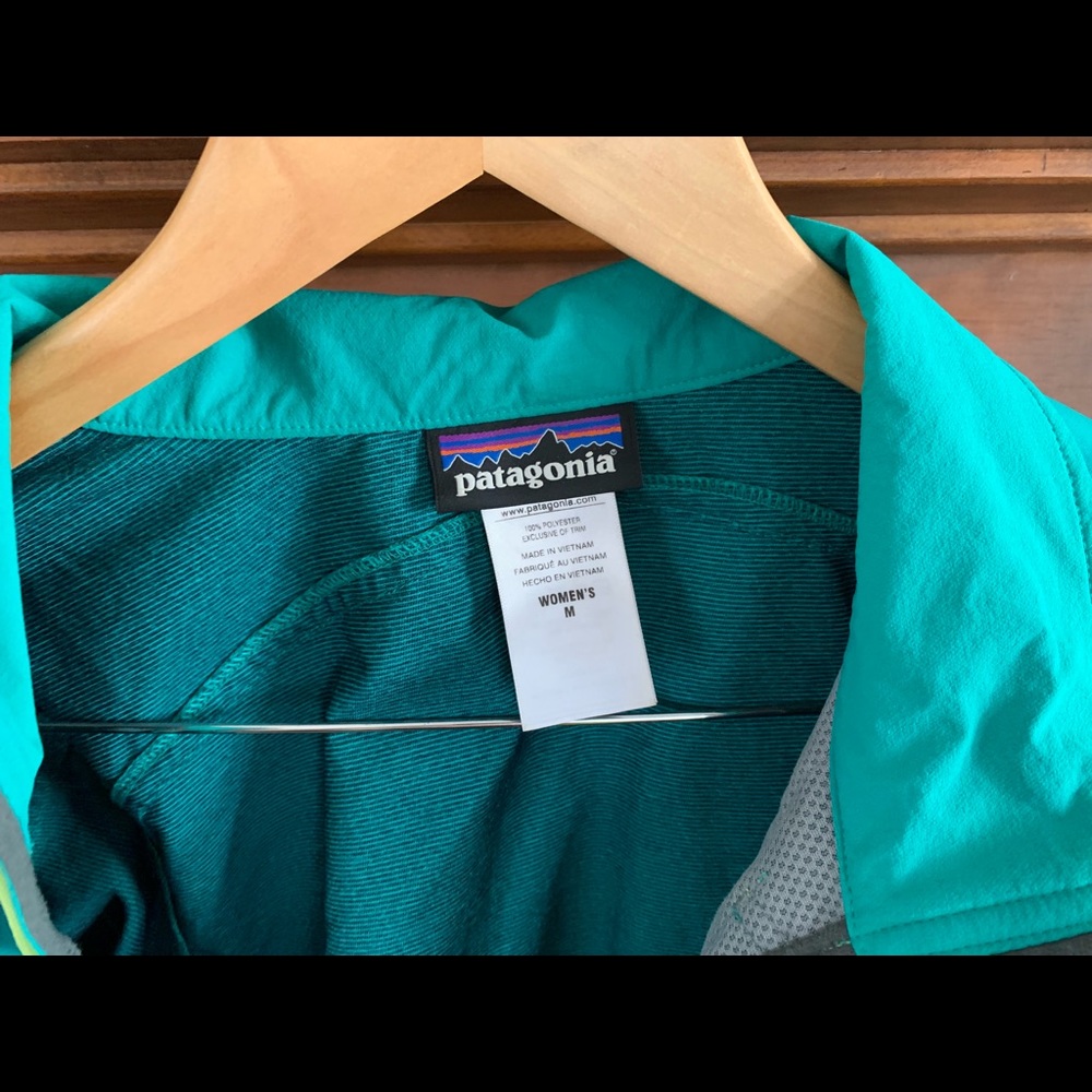 Patagonia jacket, women’s medium - Picture 4 of 4